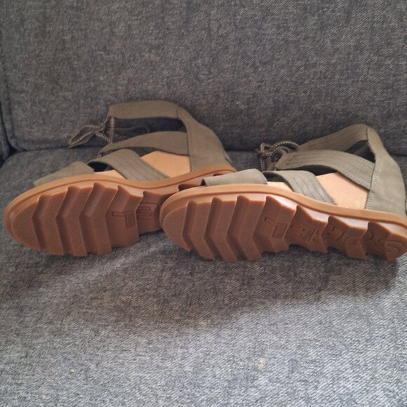 Shoes - Picture 3 of 4